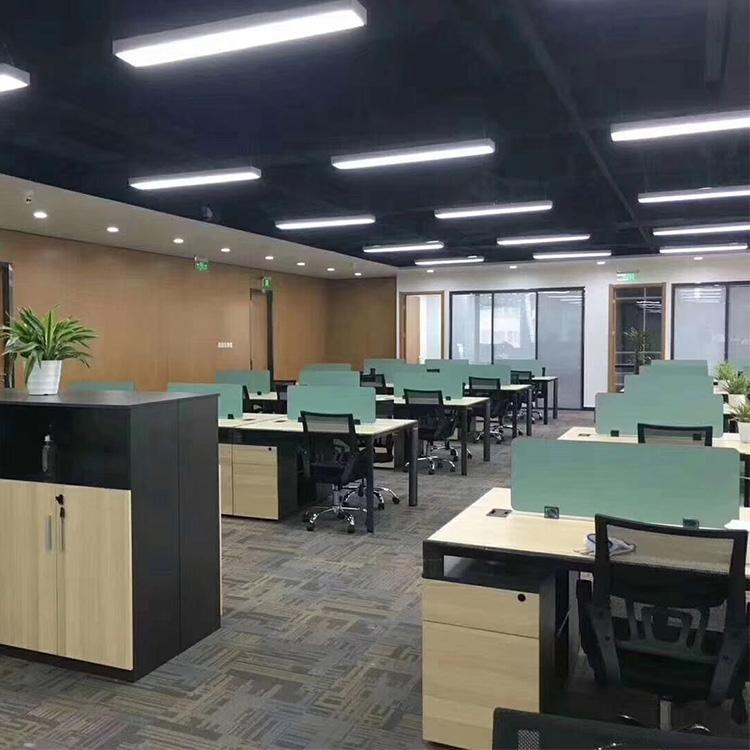 4人职员桌办公桌选购指南 员工办公工位价格与屏风桌厂家全解析